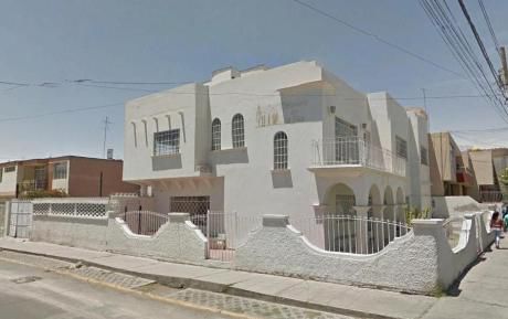 Alquilo Casa Comercial Esquina Ernesto Novoa Umacollo Cerca U. Católica.