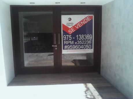 Venta De Local Comercial En Centro Comercial Cayma, Arequipa