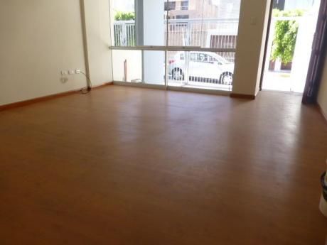 Casa De Estreno Urb. Privada Cerro Colorado