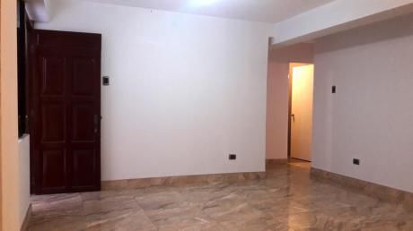 Departamento En Primer Piso Con Finos Acabados. Mangomarca Baja