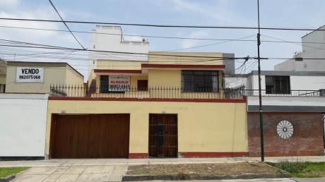 Amplia Casa En Zona Residencial En Alquiler
