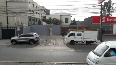 Local Comercial Ideal Centro Empresarial - Comercial/hotel En Zona De El Polo