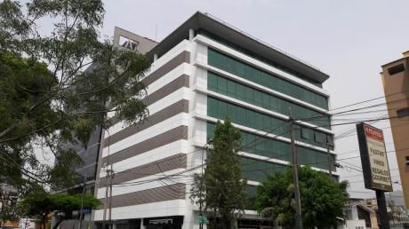 Funcional Oficina Habilitada Y Con Divisiones En El Corazón Empresarial De Surco