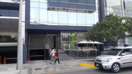Local Con Perfecta Ubicación En El Centro Financiero De San Isidro