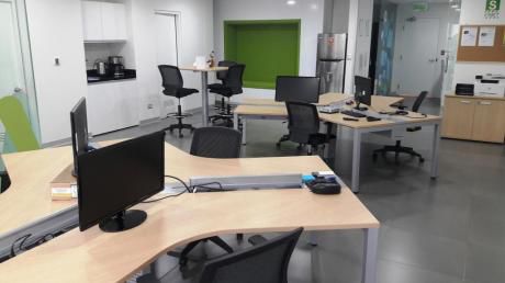 Oficina Completamente Amoblada - Equipada En Moderno Centro Empresarial