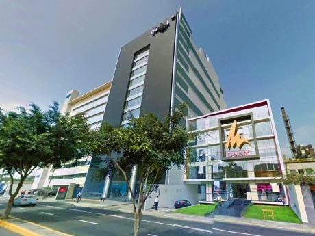 ¡Céntrica Oficina 241 M2 Implementada En Av Benavides En Miraflores - Alquiler!