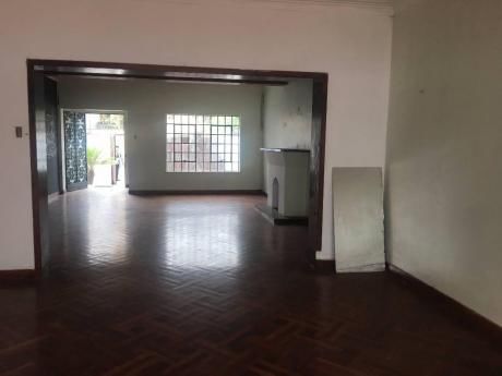 San Isidro Av Jorge Basadre - Casa At 300 M2