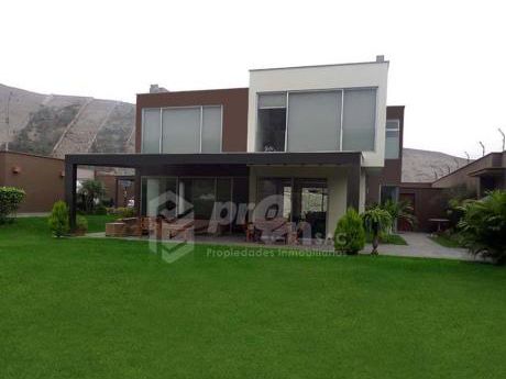 La Planicie Condominio Moderno De Dos Casas