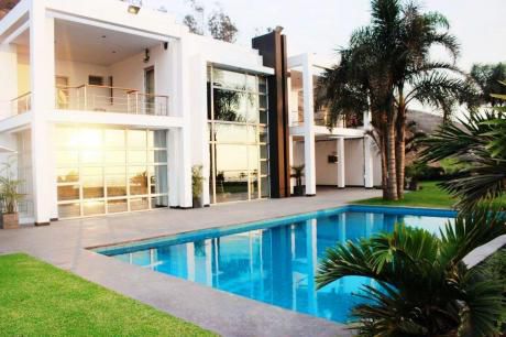 Moderna Casa En Venta, Casuarinas