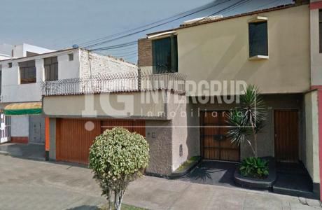Casa En El Recreo Frente A Parque