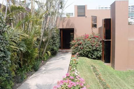 Venta De Casa De Lujo Como Terreno En Urb. Los Granados