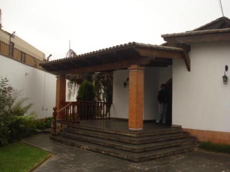 Vendo/alquilo Amplia Casa 1,064 M2 Urb. Camacho - La Molina