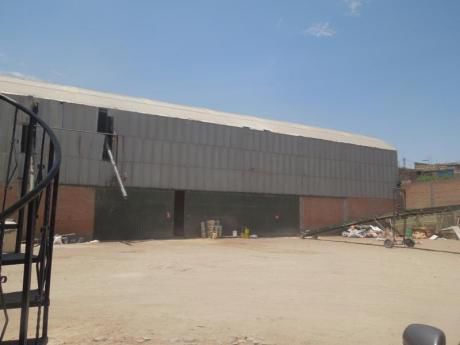 En Venta Amplio Local Almacen En Cerro Colorado