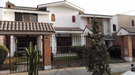Casa Muy Bien Ubicada Espaciosa Excelente Distribucion