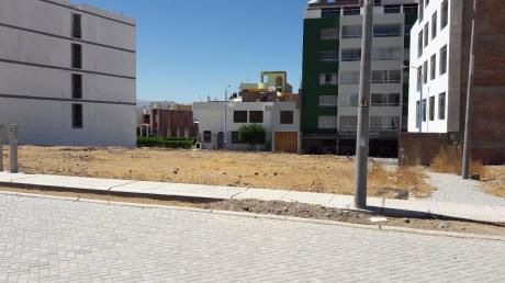 Lindos Terrenos En Esquina - A Lado De Colegio Calienes C. Colorado