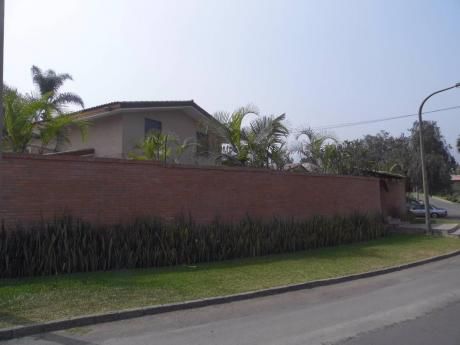 Se Vende Amplia Casa En Urbanización De Lujo