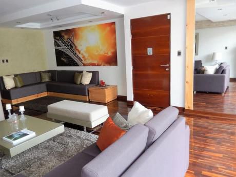 Departamento Duplex Tipo Casa En Monterrico - Surco