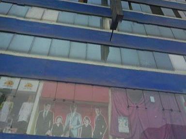 Re/max Vende Local En Gran Emporio De Gamarra 137.60 M2