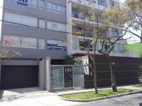 Venta De Exclusivo Departamento En San Isidro Límite Con Miraflores