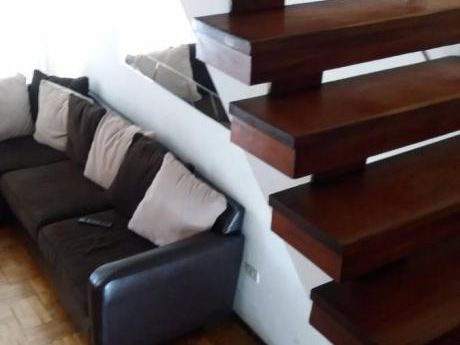 Se Alquila Casa Ideal Para Empresa/negocio En Muy Buena Ubicación En Vallecito.