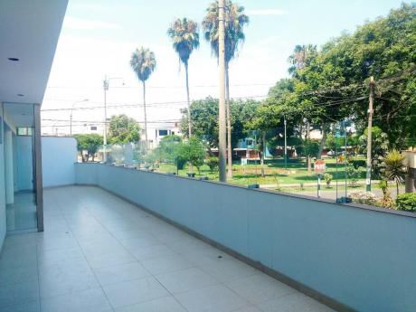 Primer Piso En Esquina Con Hermosa Vista Parque, Amplia Terraza Interna.