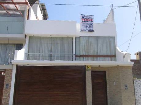 Cocoteros Del Golf: Excelente Casa 3 Pisos Frente A Costa Del Sol!