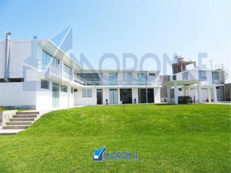 Moche: Extraordinario Local Comercial Con Piscina - Muy Buen Precio!