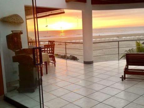 Alquiler De Amplia Casa En Malecón De Playa Misterio