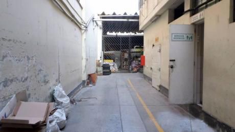 Trujillo. Alquilo Local Céntrico Con Oficinas Y Almacén