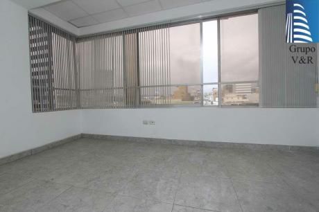 Hermosa Oficina Con Pisos De Porcelanato Y Alfombrado Con Licencia (gf)