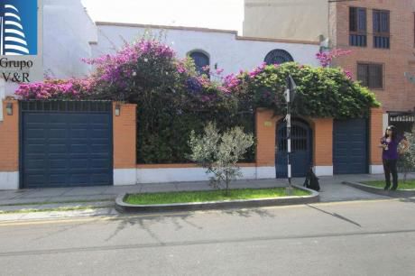 Casa En San Isidro. A Pasos De Vivanda (rh)