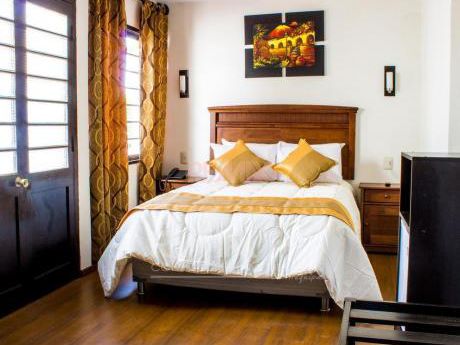 Confortable Y Amplia Casa - Hotel En Venta Y Alquiler, En Vallecito.