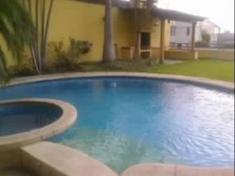 Venta De Linda Casa En Urb. Las Lagunas - La Molina