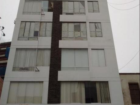 Venta De Acogedor Departamento En Calle Luis Varela - Surquillo