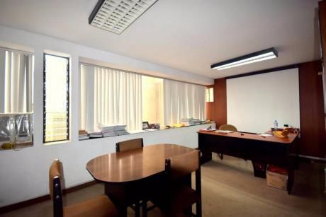 Vendo Oficina De 114 M2 A $190,000 En Zona Comercial, Miraflores
