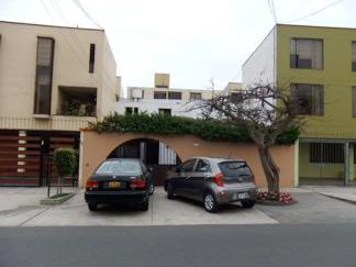 Casa En Batallón Callao Sur, Cdra 5, Surco. 2 Pisos. 230 M2 Ac.