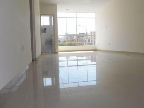Amplio Departamento En Alquiler - Urb. Santa María Del Pinar - Piura