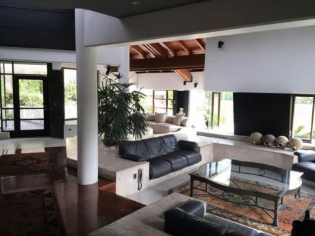 Venta Casa 1000 M2 Casuarinas Zona Exclusiva