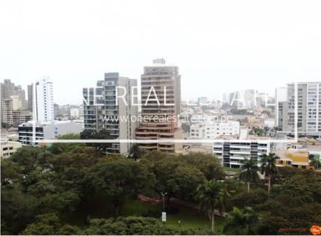 Vendo Departamento De 236 M2 A $498.000 En San Isidro, Vista A Parque