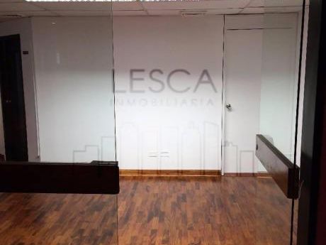 Oficina En Alquiler En San Isidro, En El Centro Empresarial Del Distrito
