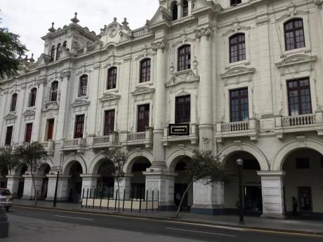 Alquiler De Local Para Institutos, Empresas En Plaza San Martin, Son 58 Oficinas Dentro