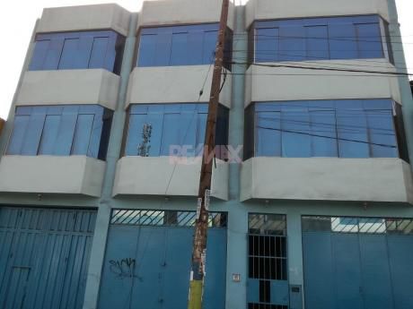 Se Alquila Edificio Comercial De Tres Pisos En Zona Alto Transito En Santa Anita