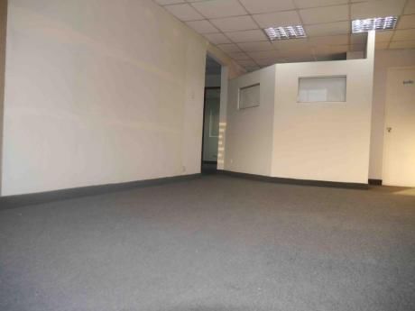 Oportunidad - Alquiler De Oficina Alfombrada En Mayorazgo Límite Con La Molina