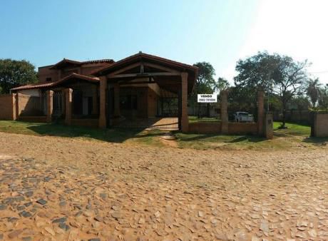 En Zarate Isla, Cerca De Rakiura, Vendo Mansion De Casa, Con Hermoso Patio. Superficie Total: 1.296 M2., Construido 500 M2.,