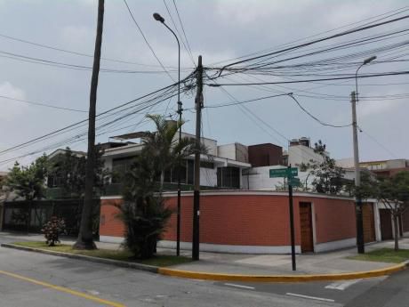 Oportunidad! Casa En Venta - Esquina, Excelente Iluminación 4 Habitaciones