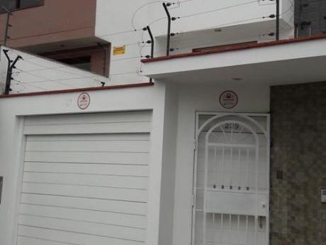 (id 50172)vendo Casa - La Molina - 04 Dorm. - 03 Pisos - Acabados De Primera