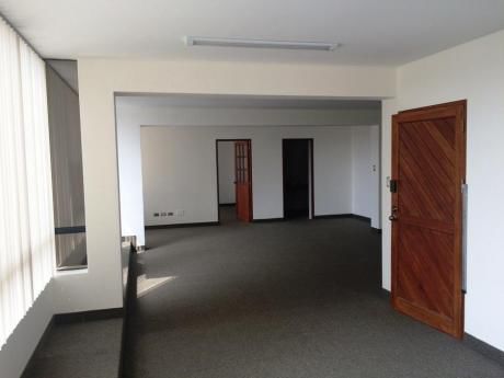 Alquilo Oficinas Administrativas - 28 De Julio/miraflores