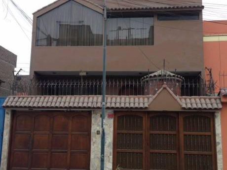 Venta De Casa Cerca Al Emporio De Gamarra - San Luis Urb. Lincoln 450 M2