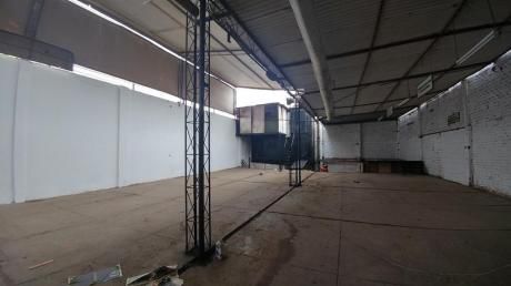 Local Comercial/industrial Nave De 400 M2 Con 80 M2 De Oficinas