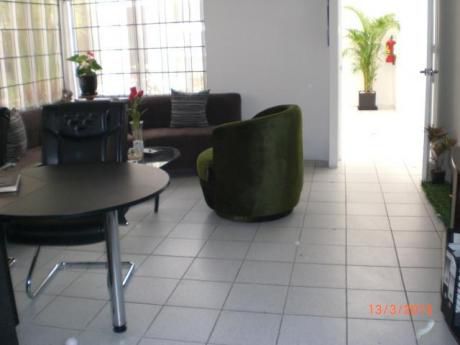 Oficina De 170 M2. 9 Ambientes (7 Despachos). 2 Estacionam